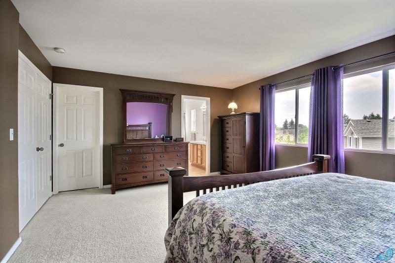 exposio_07_master_bedroom_02_1221_142nd_st_s.jpg